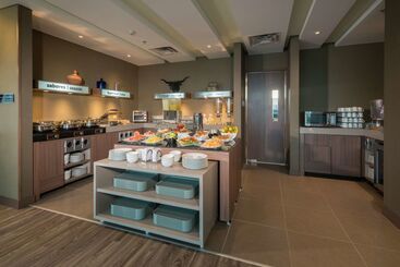 هتل Hampton By Hilton Yopal