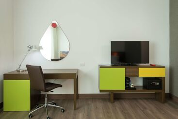 هتل Hampton By Hilton Yopal