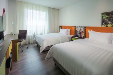 هتل Hampton By Hilton Yopal