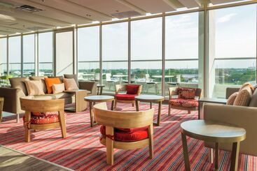 هتل Hampton By Hilton Yopal