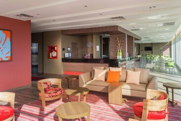 هتل Hampton By Hilton Yopal