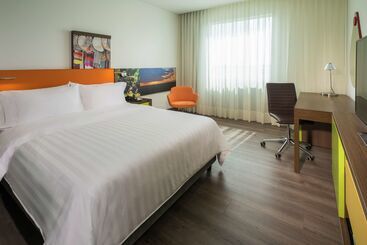 هتل Hampton By Hilton Yopal
