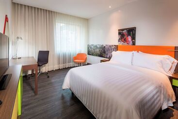 هتل Hampton By Hilton Yopal