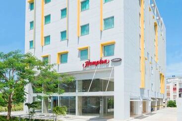 هتل Hampton By Hilton Yopal