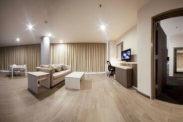 هتل Hampton Inn & Suites By Hilton Aguascalientes Airport