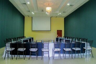 هتل Hampton Inn & Suites By Hilton Aguascalientes Airport