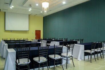 هتل Hampton Inn & Suites By Hilton Aguascalientes Airport