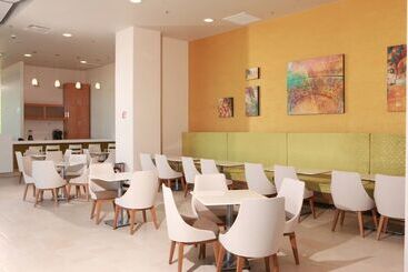 هتل Hampton Inn & Suites By Hilton Aguascalientes Airport