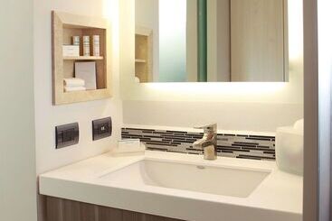 هتل Hampton Inn & Suites By Hilton Aguascalientes Airport