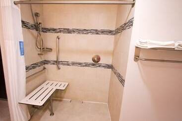 هتل Hampton Inn & Suites By Hilton Aguascalientes Airport