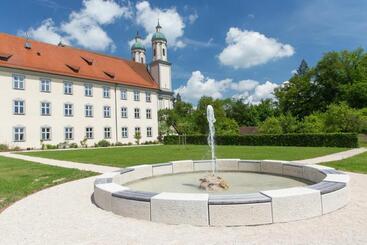 هتل Kloster Holzen