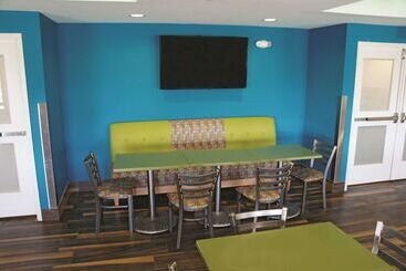 هتل La Quinta By Wyndham Grand Forks