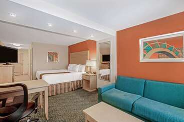 هتل La Quinta By Wyndham Grand Forks