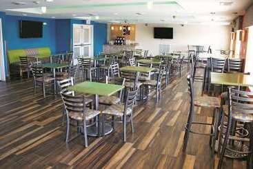هتل La Quinta By Wyndham Grand Forks