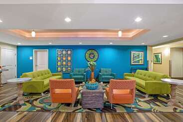 هتل La Quinta By Wyndham Grand Forks