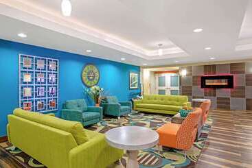 هتل La Quinta By Wyndham Grand Forks