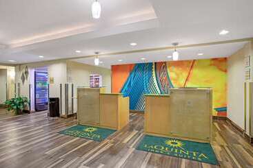 هتل La Quinta By Wyndham Grand Forks