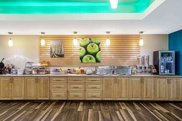 هتل La Quinta By Wyndham Grand Forks