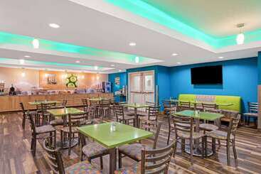 هتل La Quinta By Wyndham Grand Forks