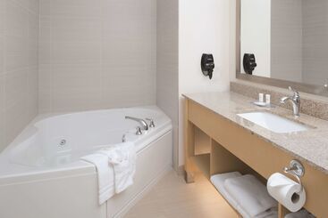 هتل La Quinta By Wyndham Grand Forks