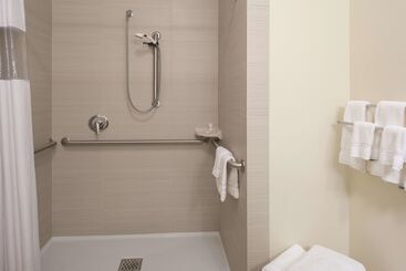 هتل La Quinta By Wyndham Grand Forks