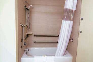 هتل La Quinta By Wyndham Grand Forks