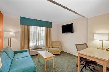 هتل La Quinta By Wyndham Grand Forks