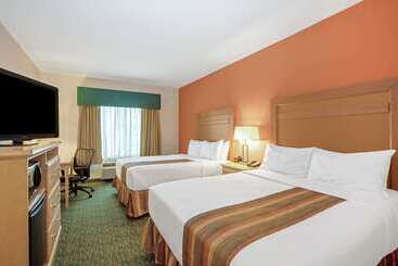هتل La Quinta By Wyndham Grand Forks