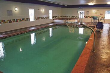 هتل La Quinta By Wyndham Grand Forks