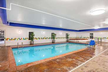 هتل La Quinta By Wyndham Grand Forks