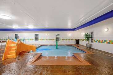 هتل La Quinta By Wyndham Grand Forks