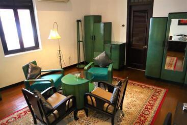 هتل Museum