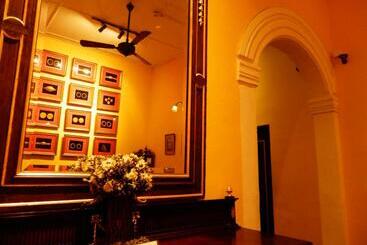 هتل Museum