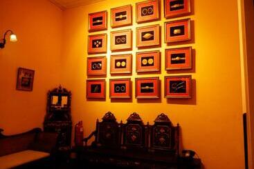 هتل Museum