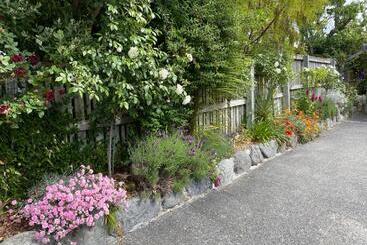 هتل Nikau Lodge