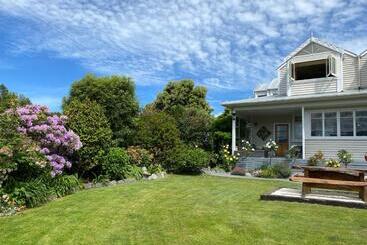 هتل Nikau Lodge