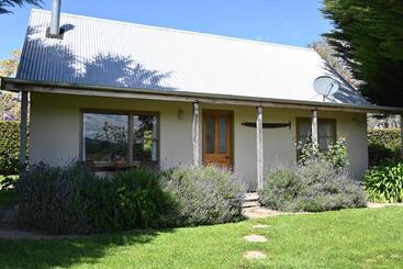 هتل St Leonards Vineyard Cottages