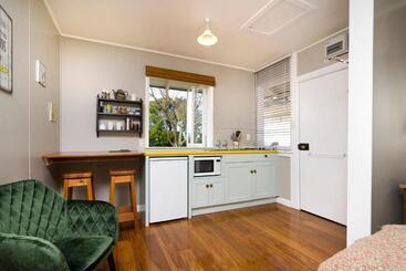 هتل St Leonards Vineyard Cottages