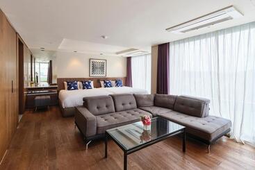 Otel The Island Blue