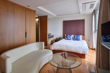 Otel The Island Blue