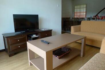 Iris House Resort