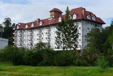 Iris House Resort