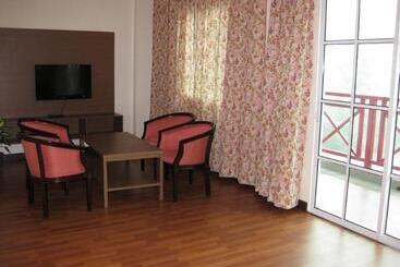 Iris House Resort