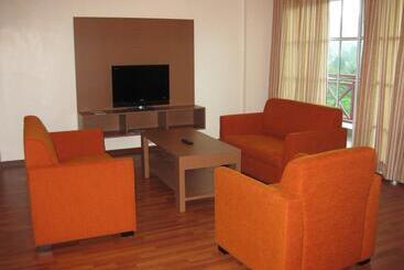 Iris House Resort