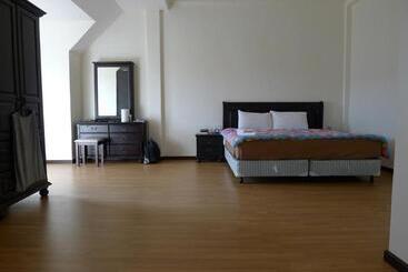 Iris House Resort