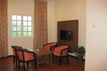 Iris House Resort