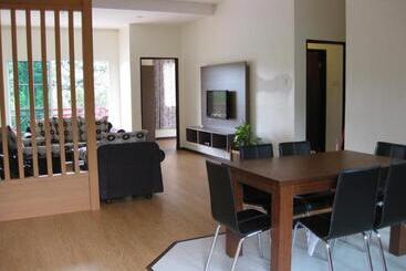 Iris House Resort
