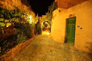 Larina Cave Otel