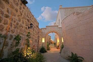 Larina Cave Otel