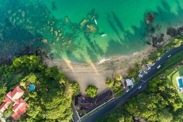 هتل Mount Irvine Bay Resort